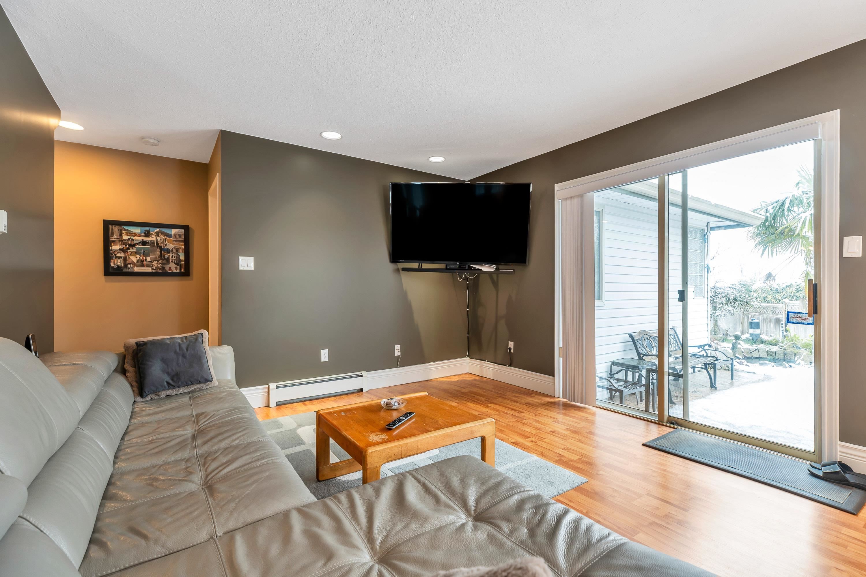 









1372


Oxford

Street,
Coquitlam,




BC
V3P 1A2

