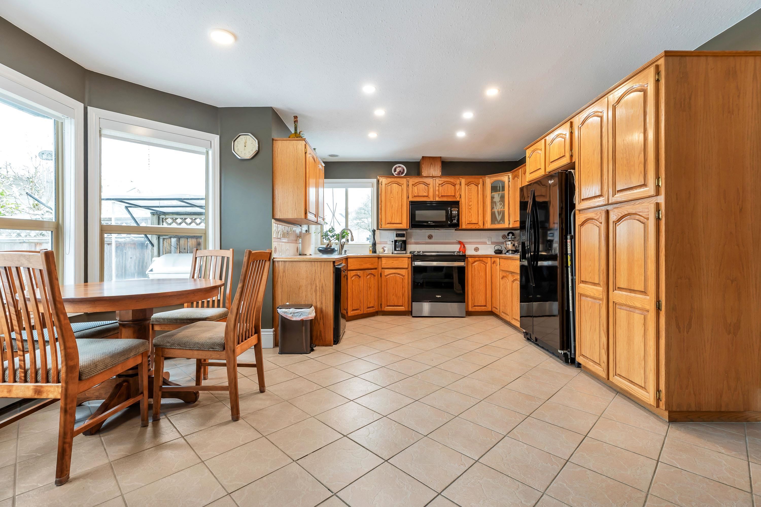 









1372


Oxford

Street,
Coquitlam,




BC
V3P 1A2

