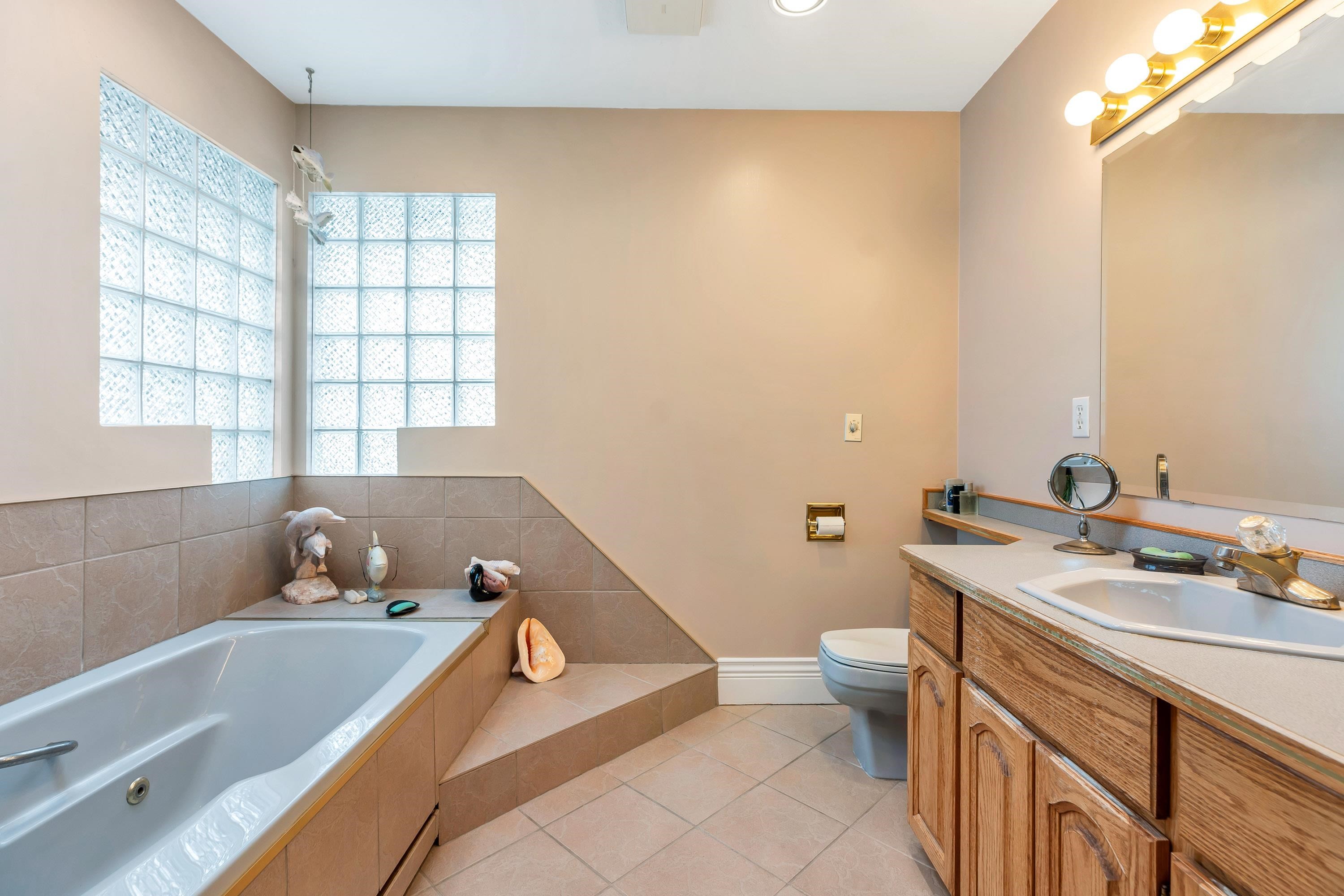 









1372


Oxford

Street,
Coquitlam,




BC
V3P 1A2

