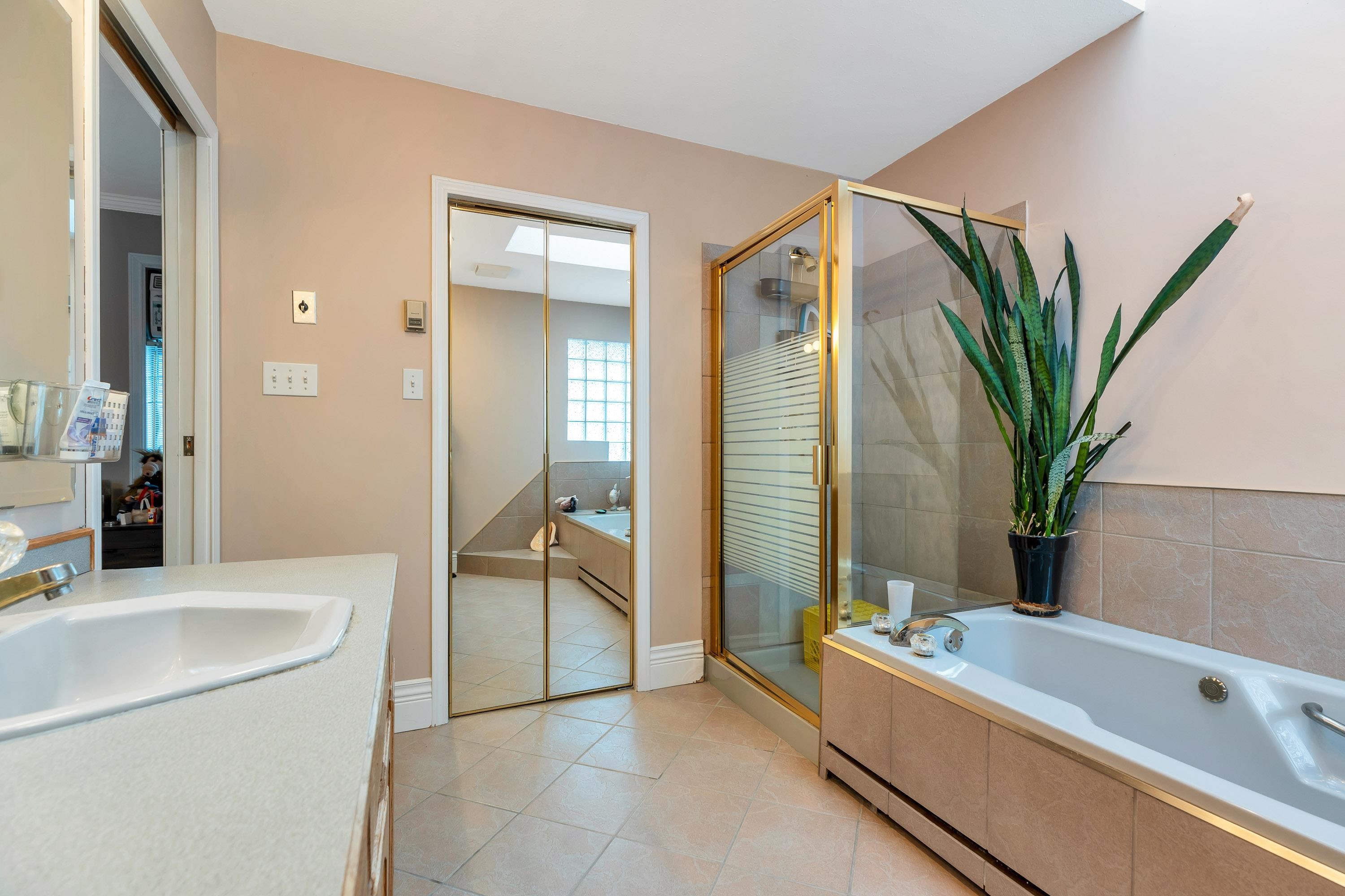 









1372


Oxford

Street,
Coquitlam,




BC
V3P 1A2

