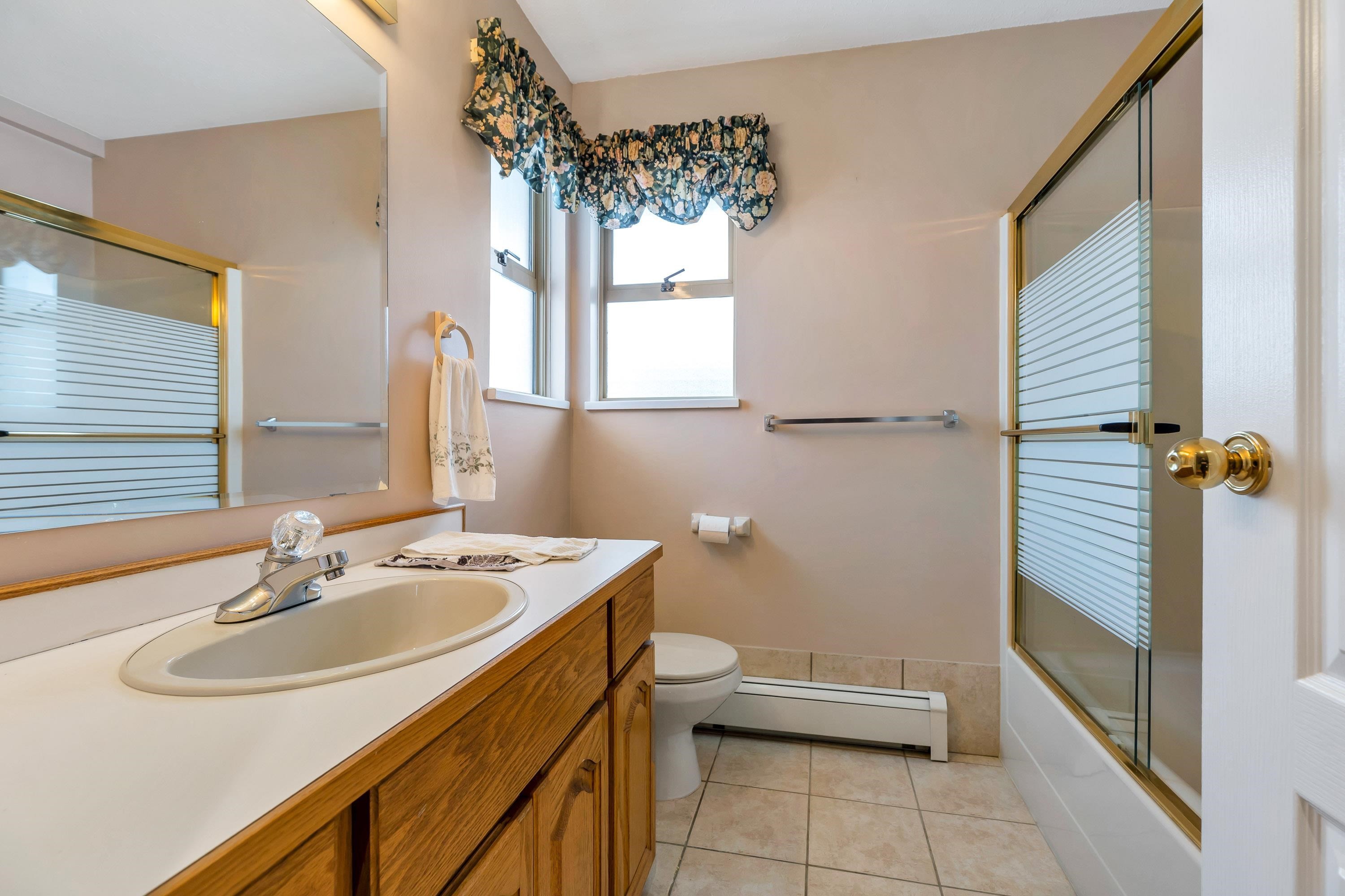 









1372


Oxford

Street,
Coquitlam,




BC
V3P 1A2

