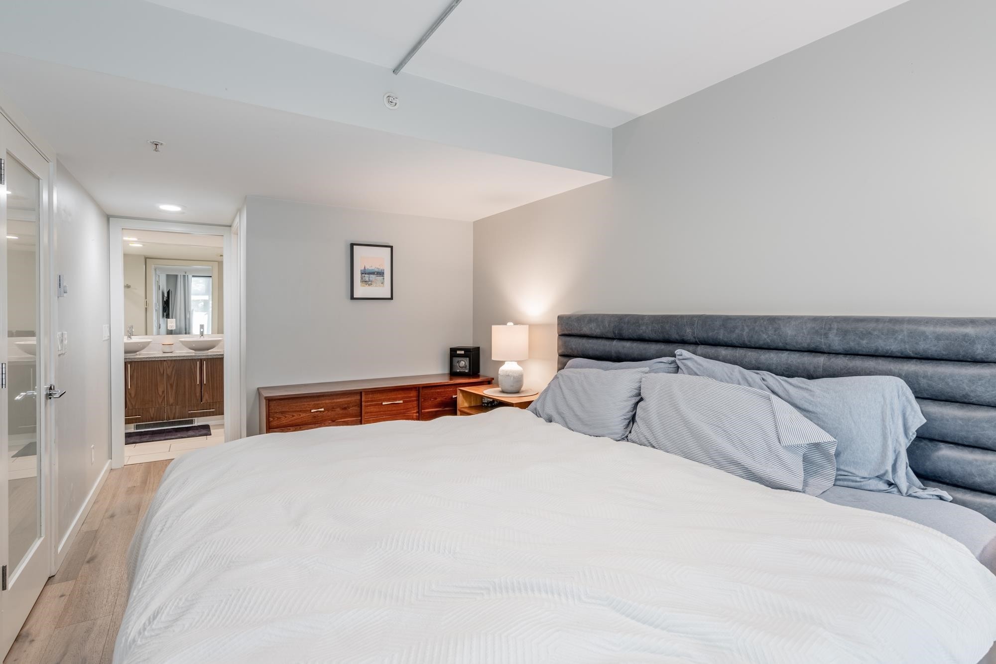 









1227


Richards

Street,
Vancouver,




BC
V6B 3G3

