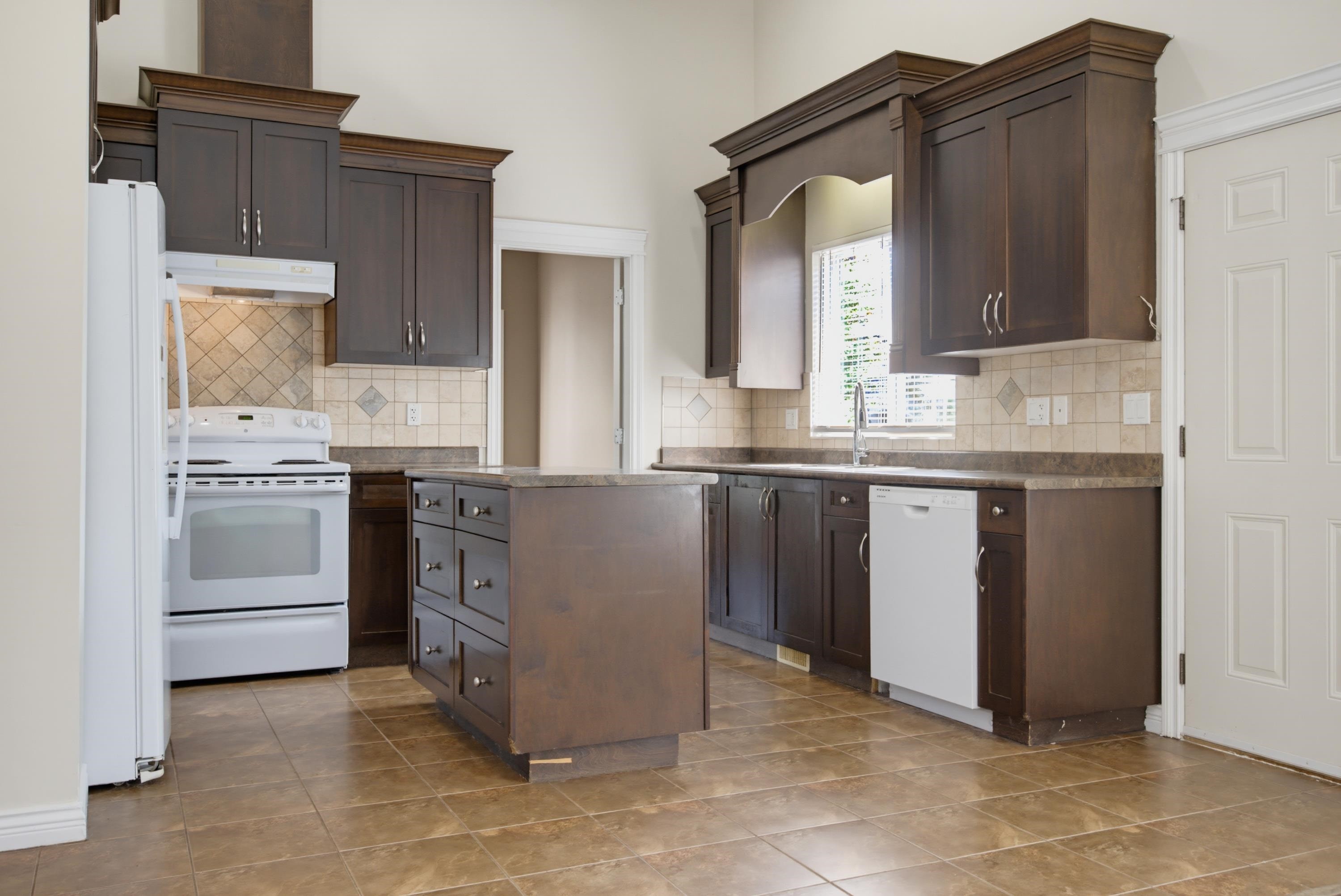 









11335


Creekside

Street,
Maple Ridge,




BC
V2W 0C7

