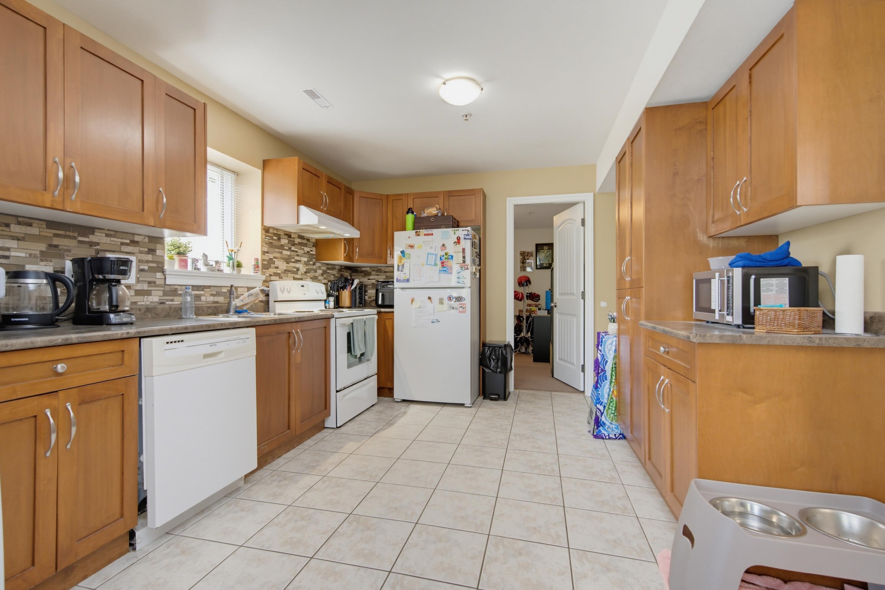 









11335


Creekside

Street,
Maple Ridge,




BC
V2W 0C7

