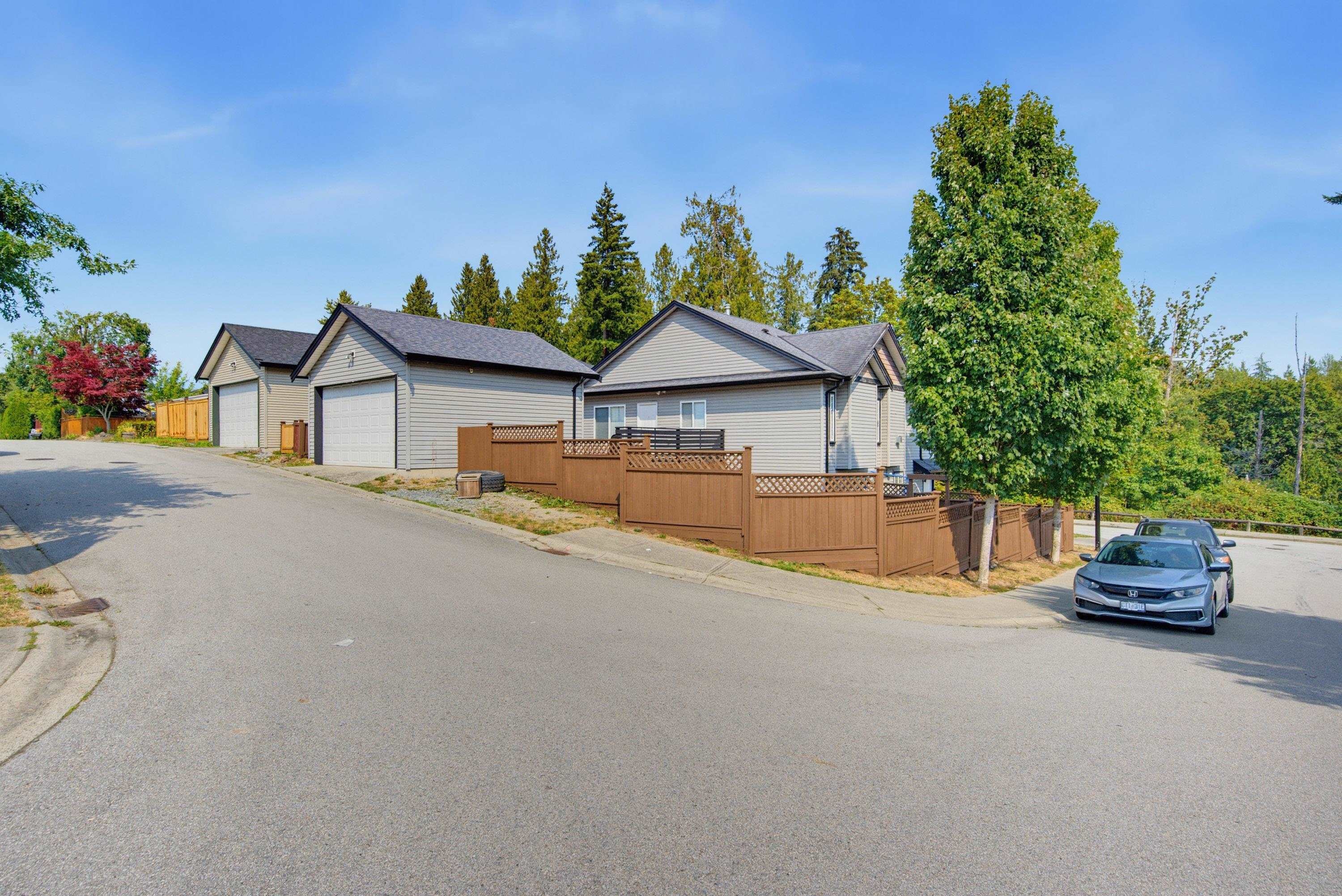 









11335


Creekside

Street,
Maple Ridge,




BC
V2W 0C7

