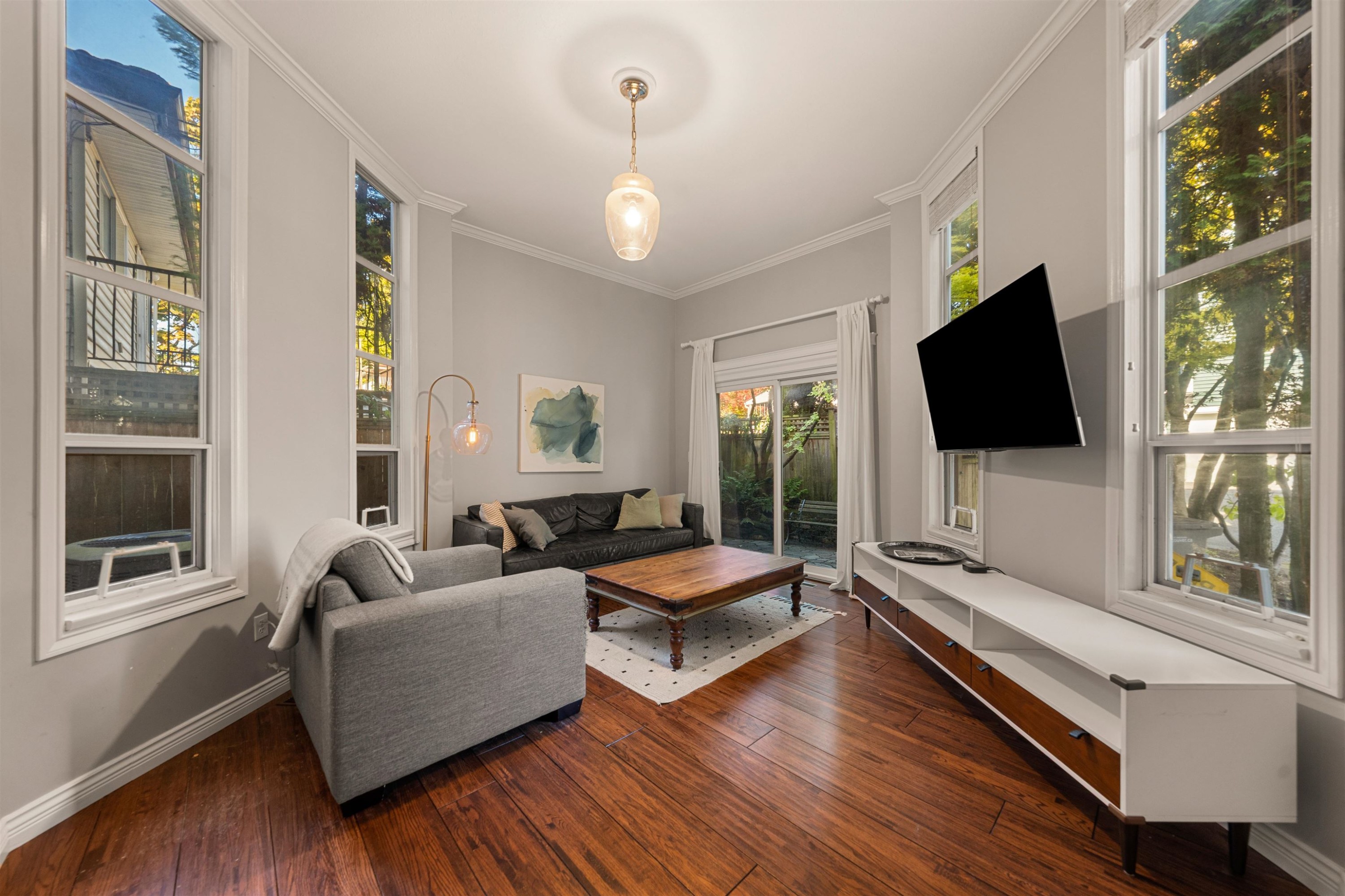 









709


Prior

Street,
Vancouver,




BC
V6A 2G8

