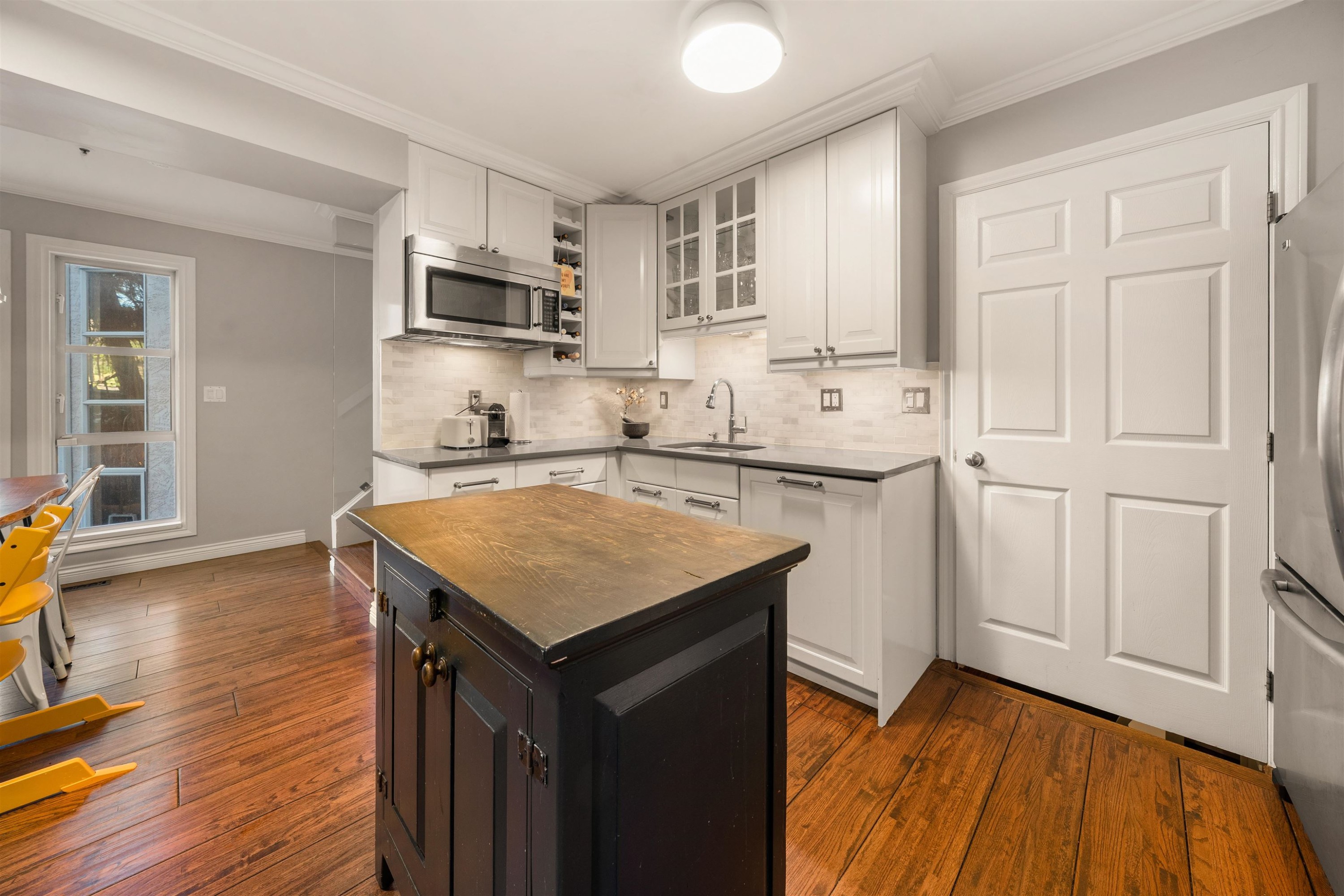 









709


Prior

Street,
Vancouver,




BC
V6A 2G8

