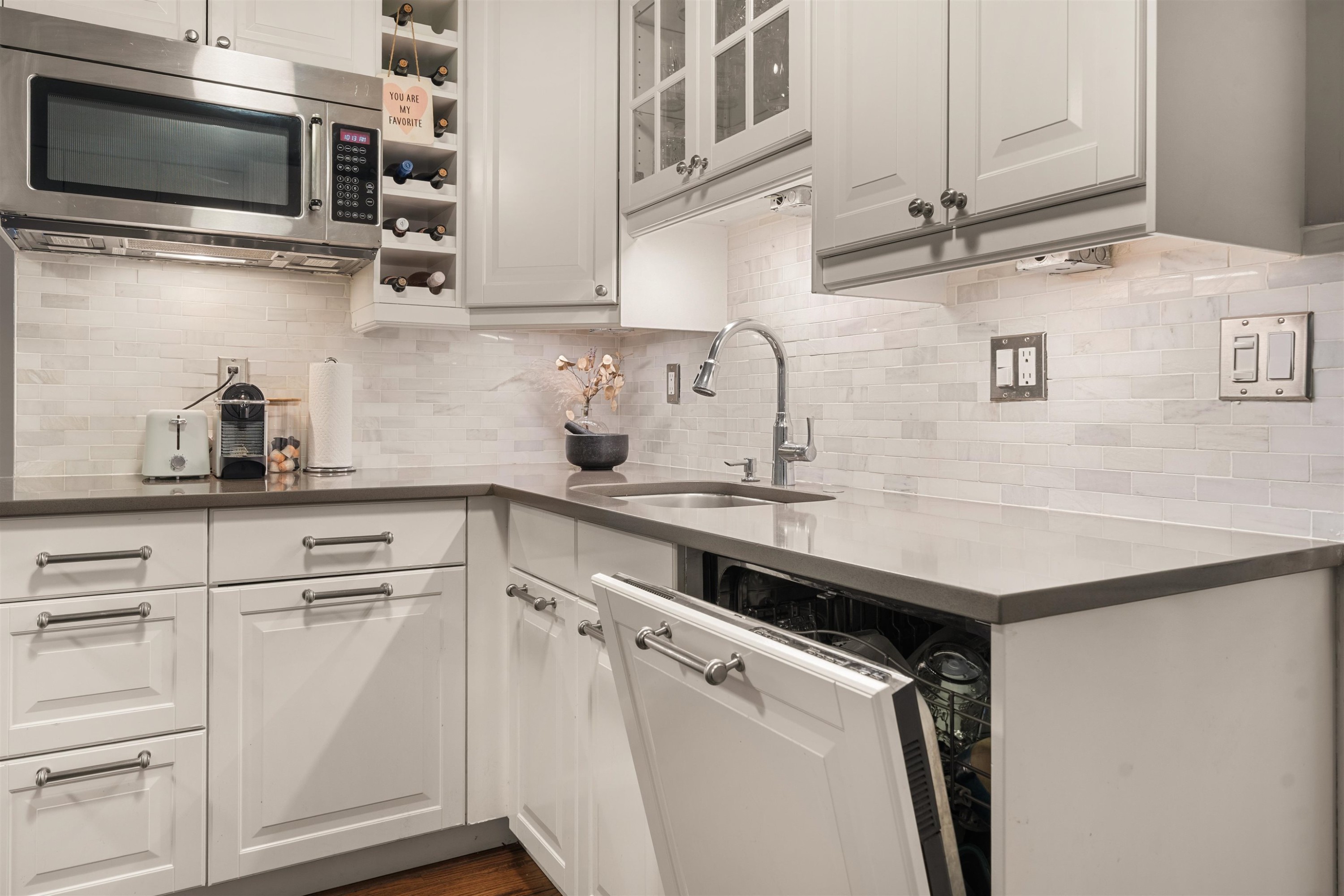 









709


Prior

Street,
Vancouver,




BC
V6A 2G8


