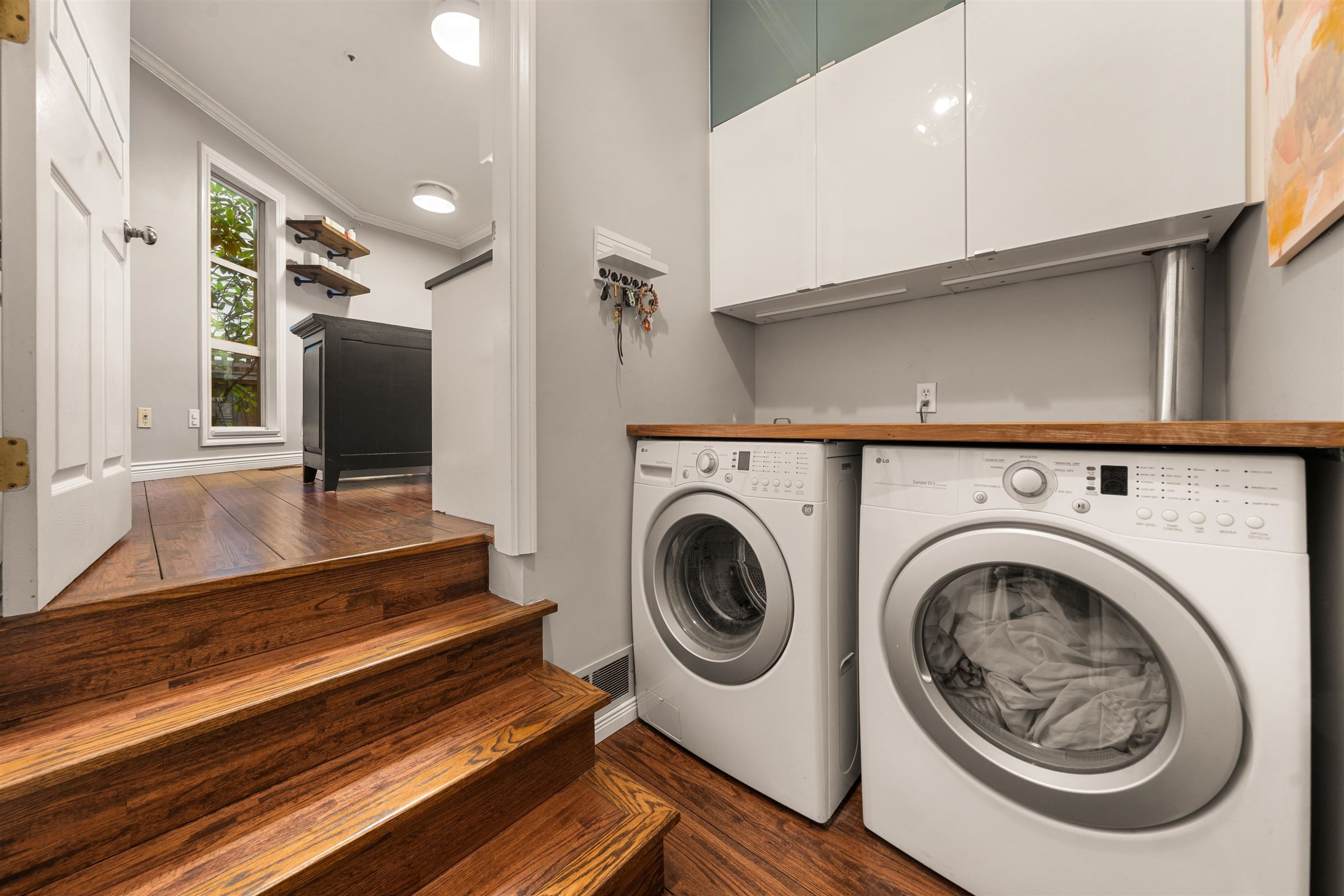 









709


Prior

Street,
Vancouver,




BC
V6A 2G8

