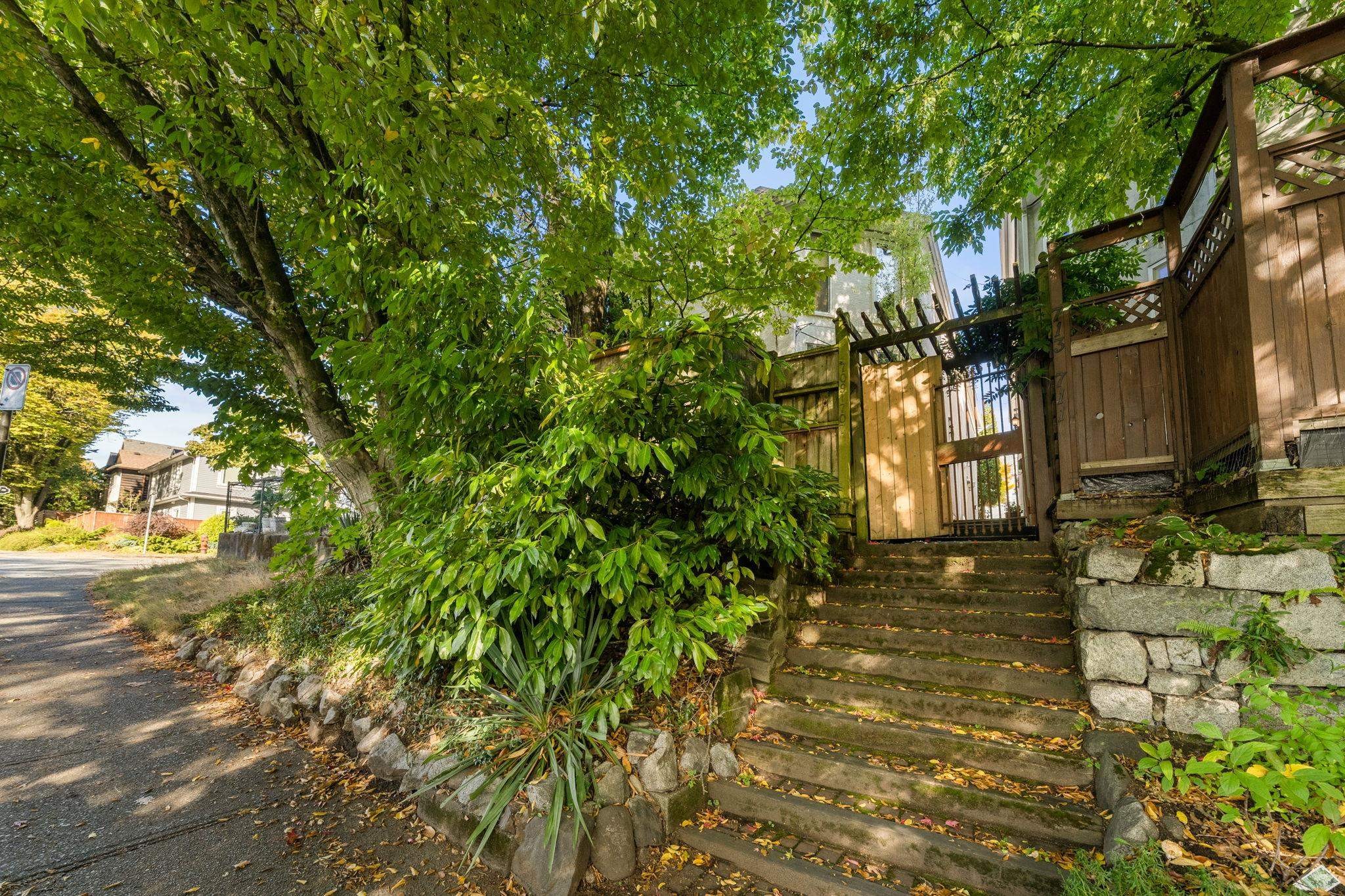 









709


Prior

Street,
Vancouver,




BC
V6A 2G8

