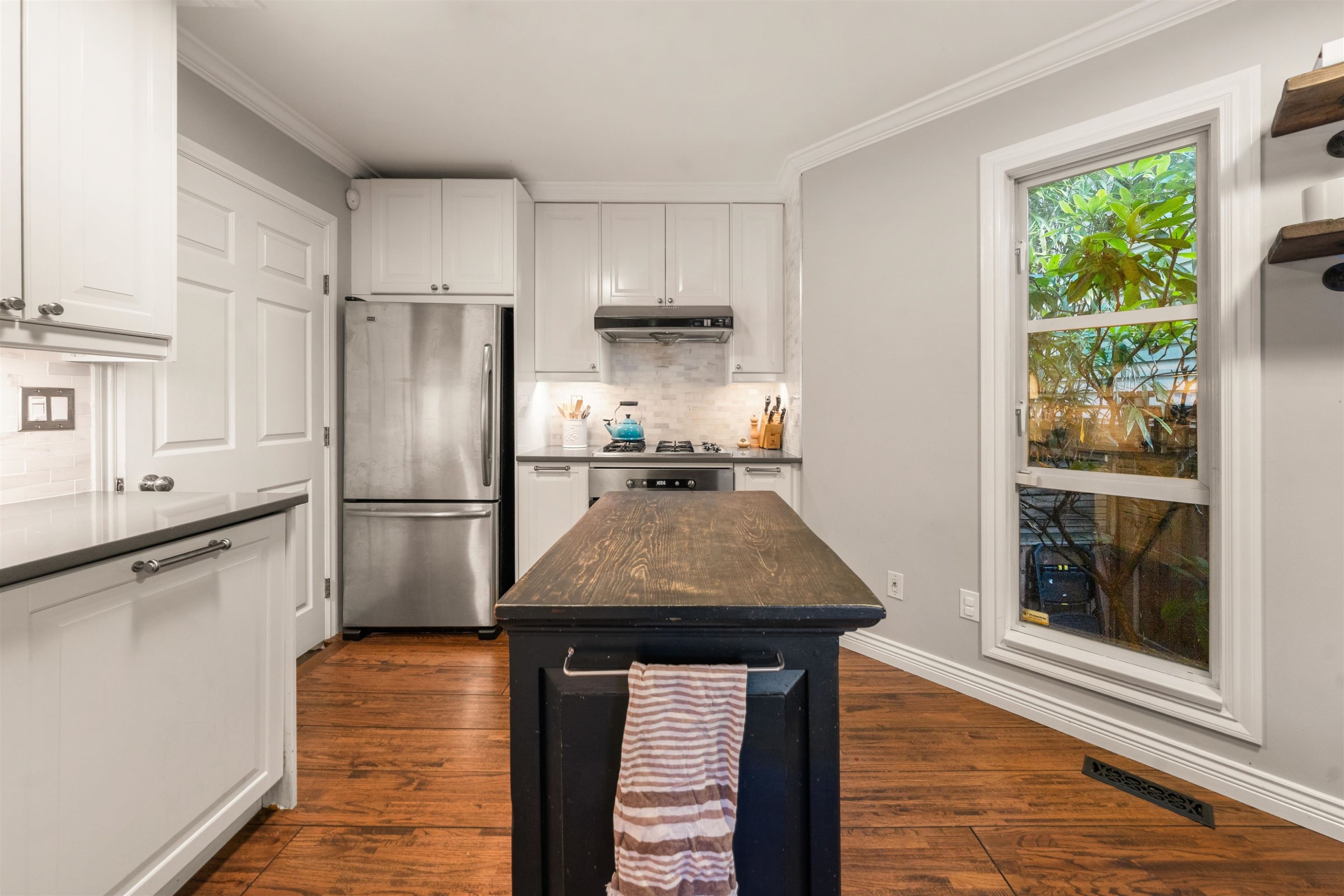 









709


Prior

Street,
Vancouver,




BC
V6A 2G8

