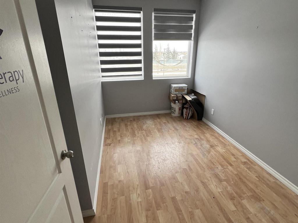 












220 636 King Street

,
Spruce Grove,




AB
T7Z 4K5

