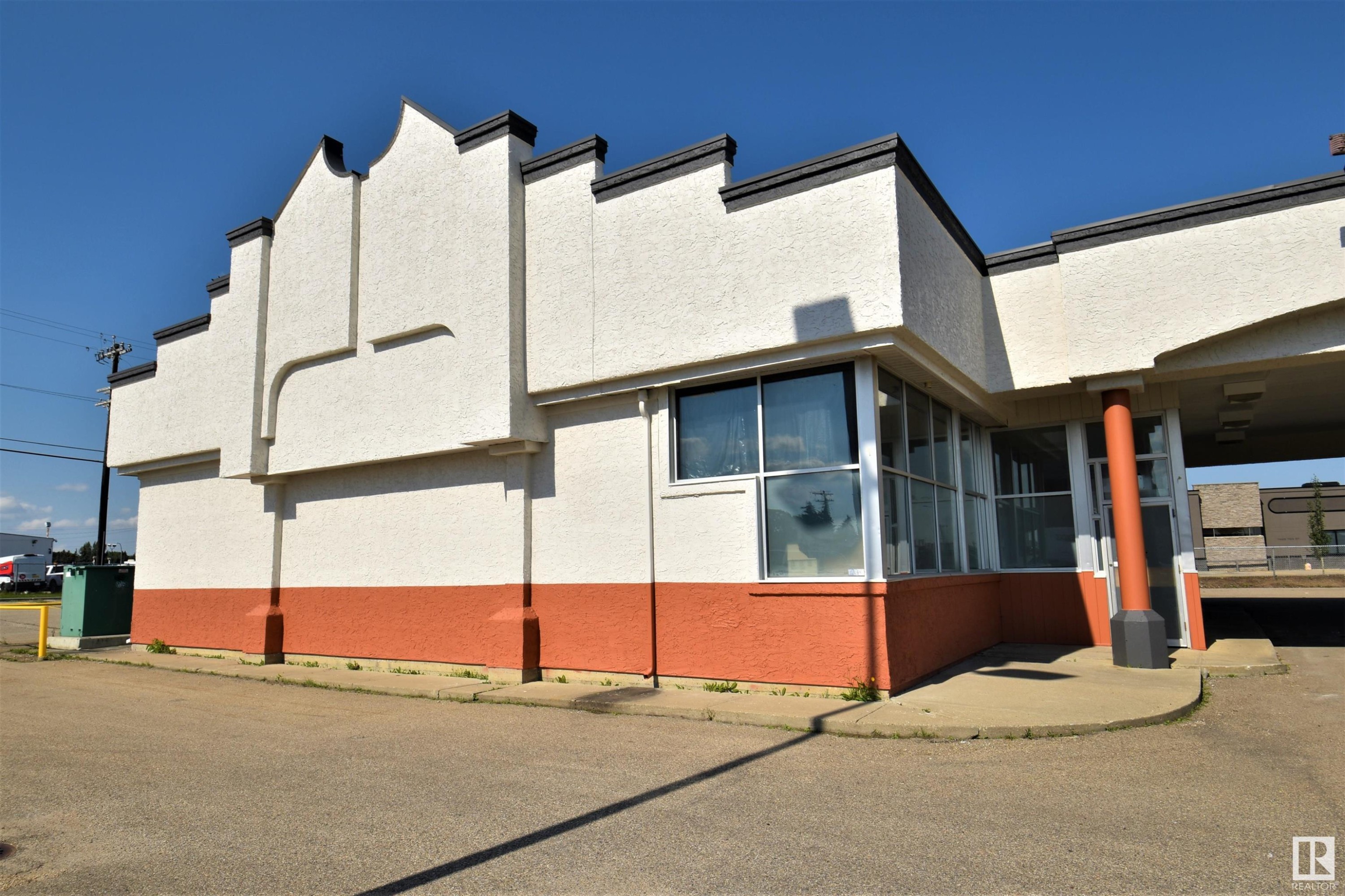












7104 ARGYLL Road

,
Edmonton,




AB
T6B 1Z3

