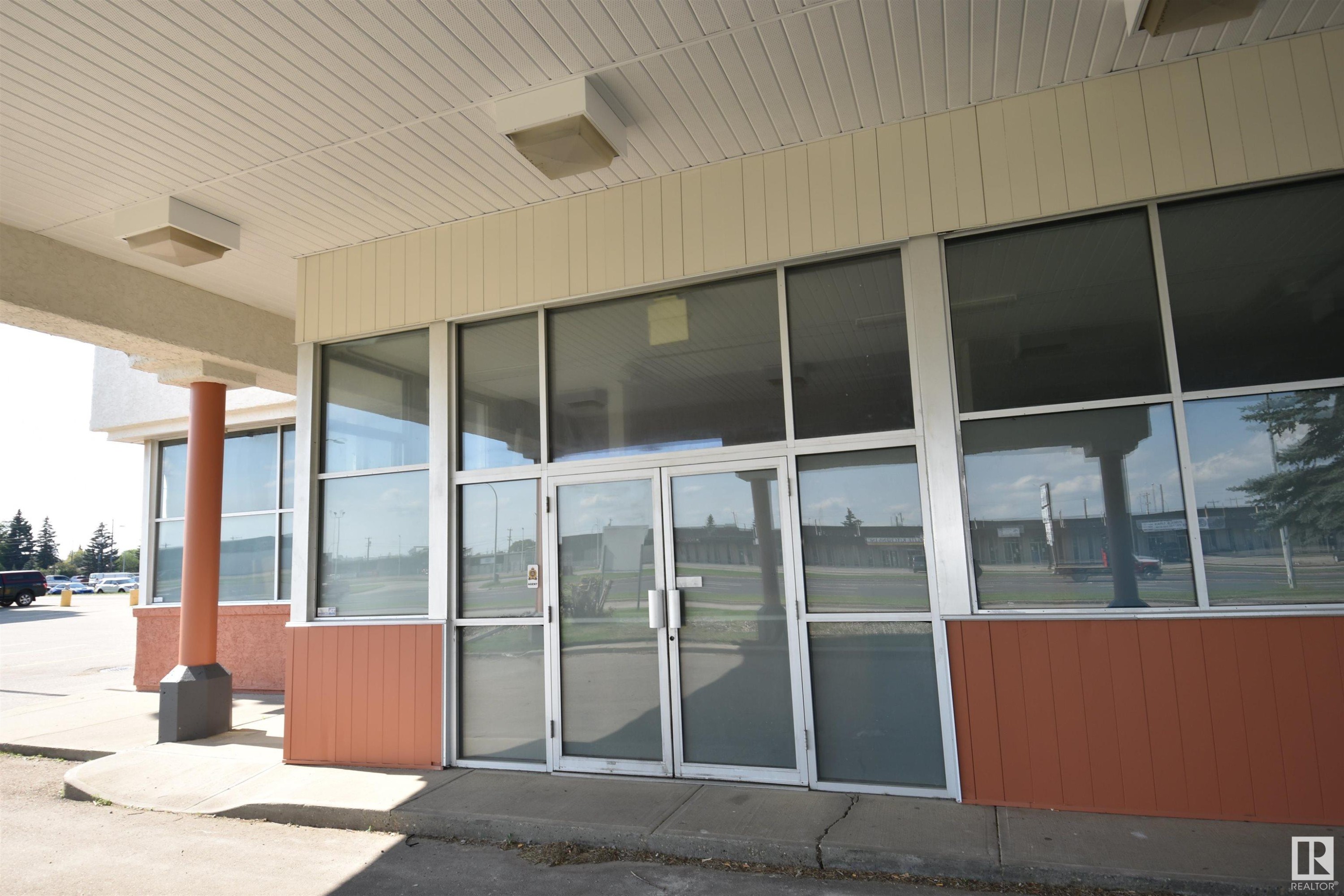












7104 ARGYLL Road

,
Edmonton,




AB
T6B 1Z3

