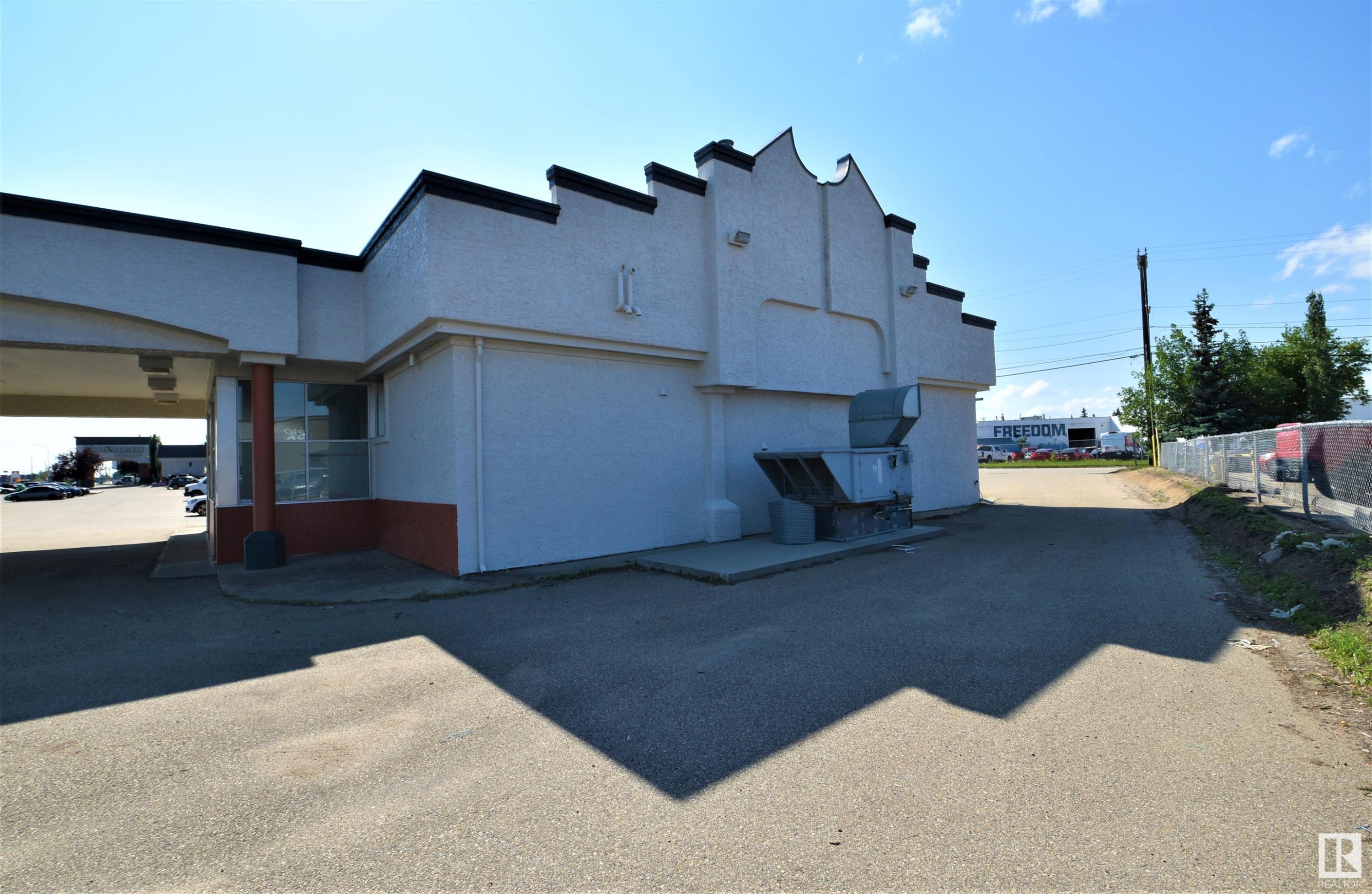 












7104 ARGYLL Road

,
Edmonton,




AB
T6B 1Z3


