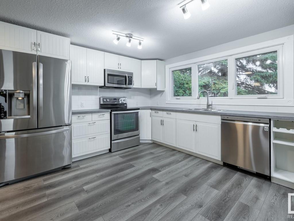 












23 The Pkwy NW

,
Edmonton,




AB
T6P 1E1

