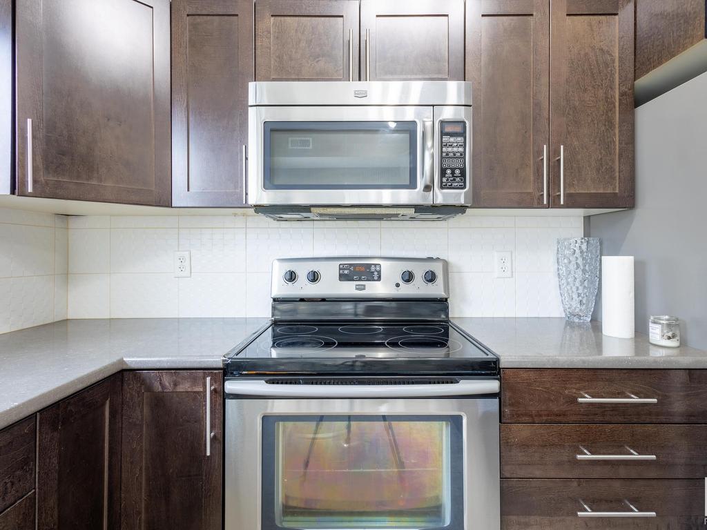 












17 6520 2 Avenue SW

,
Edmonton,




AB
T6X 1X4

