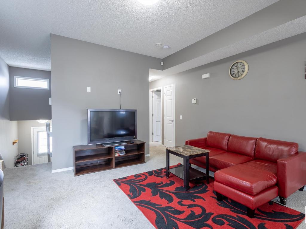 












17 6520 2 Avenue SW

,
Edmonton,




AB
T6X 1X4

