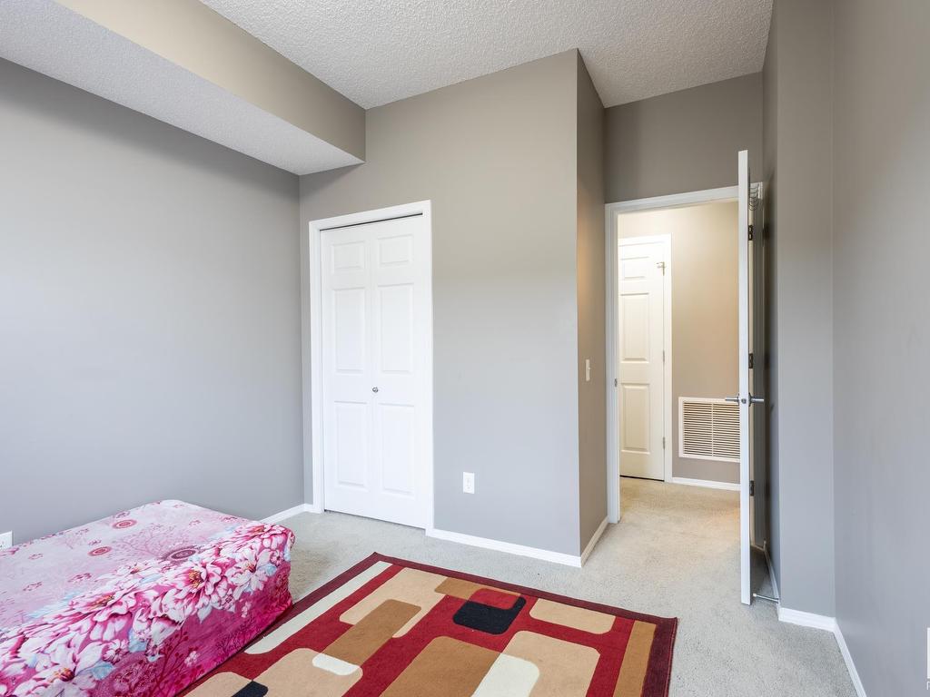












17 6520 2 Avenue SW

,
Edmonton,




AB
T6X 1X4

