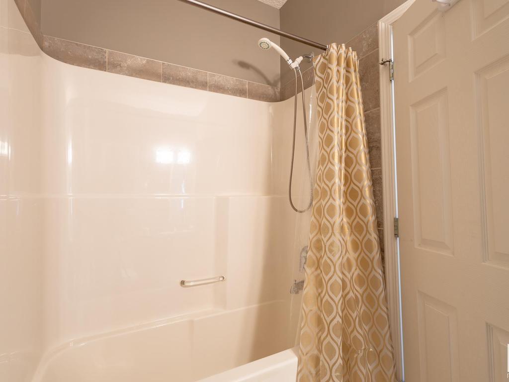 












17 6520 2 Avenue SW

,
Edmonton,




AB
T6X 1X4

