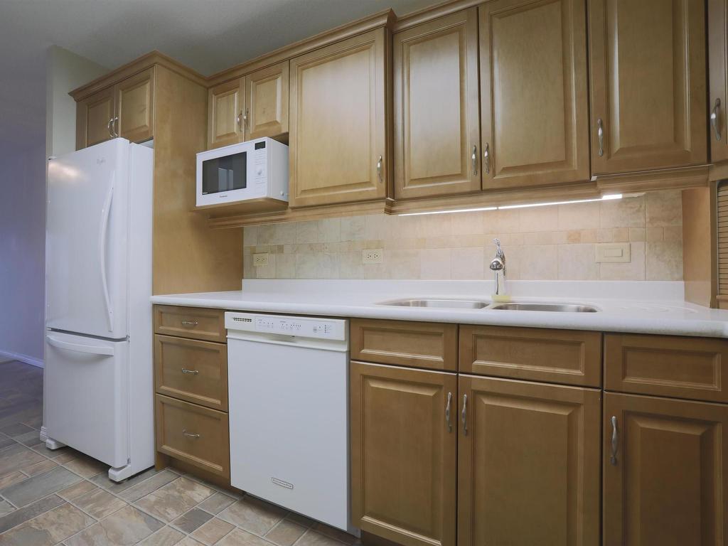 












1201 11027 87 Avenue

,
Edmonton,




AB
T6G 2P9

