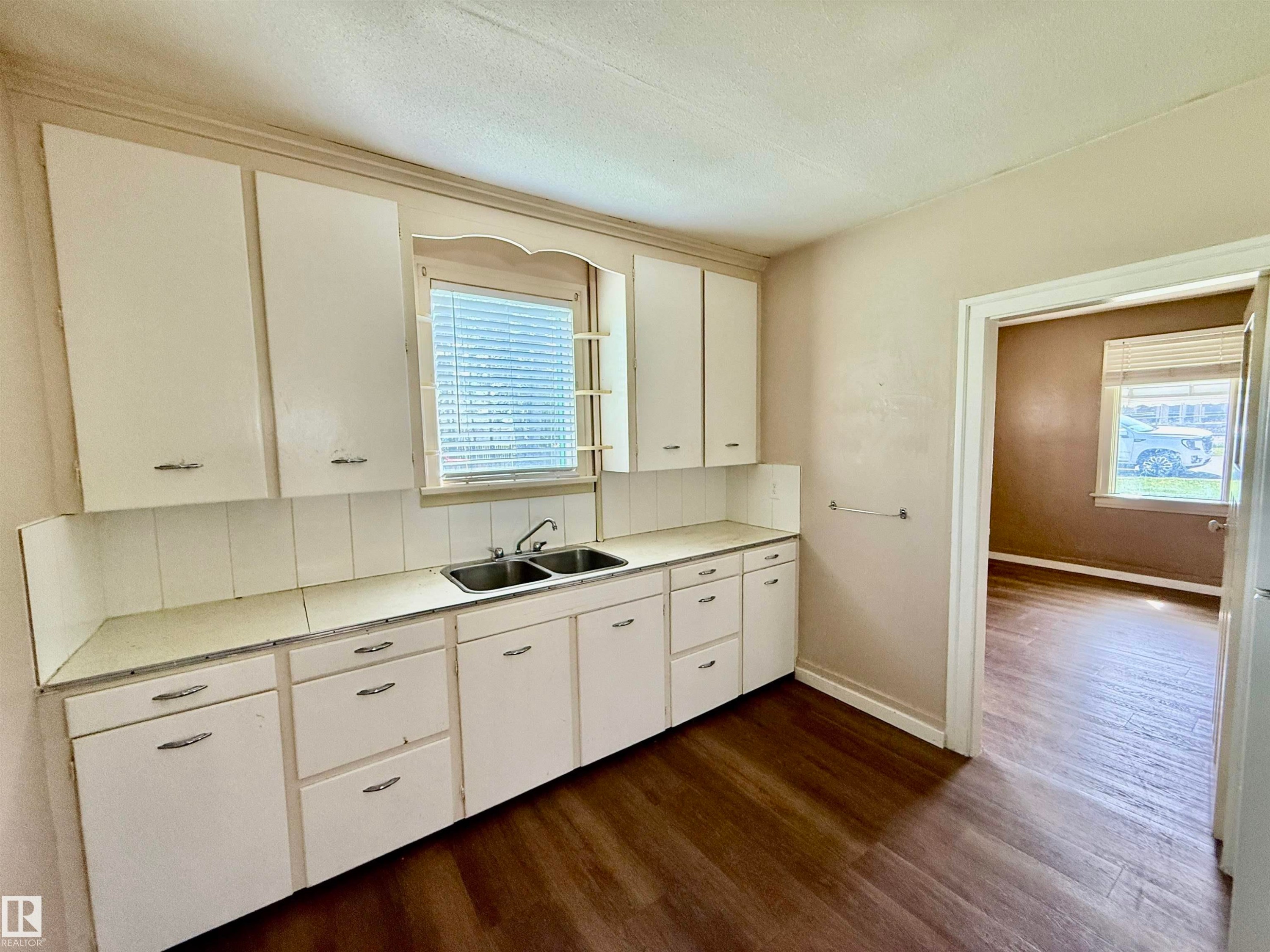 












4917 47 Avenue

,
Stony Plain,




AB
T7Z 1L7

