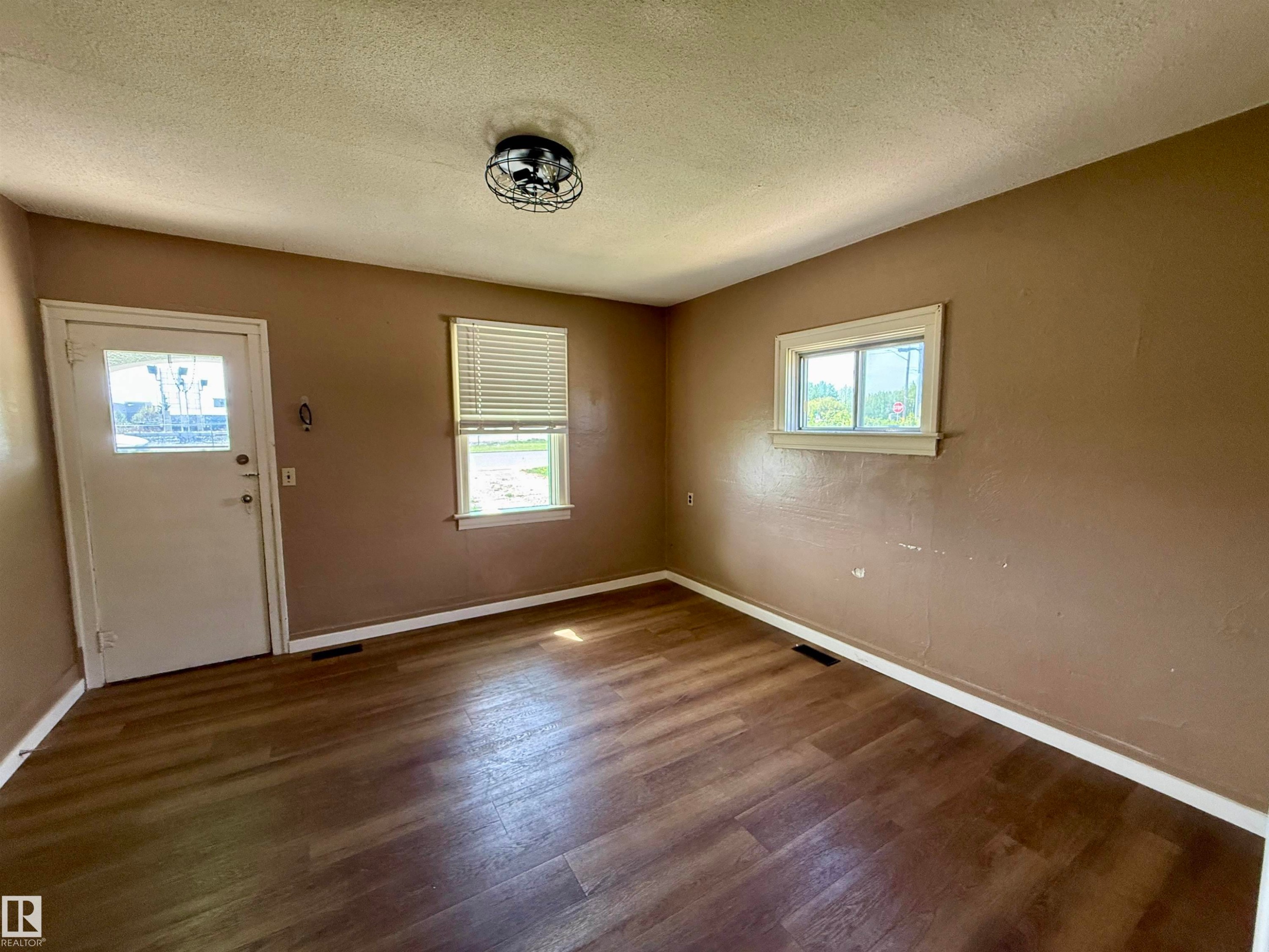 












4917 47 Avenue

,
Stony Plain,




AB
T7Z 1L7

