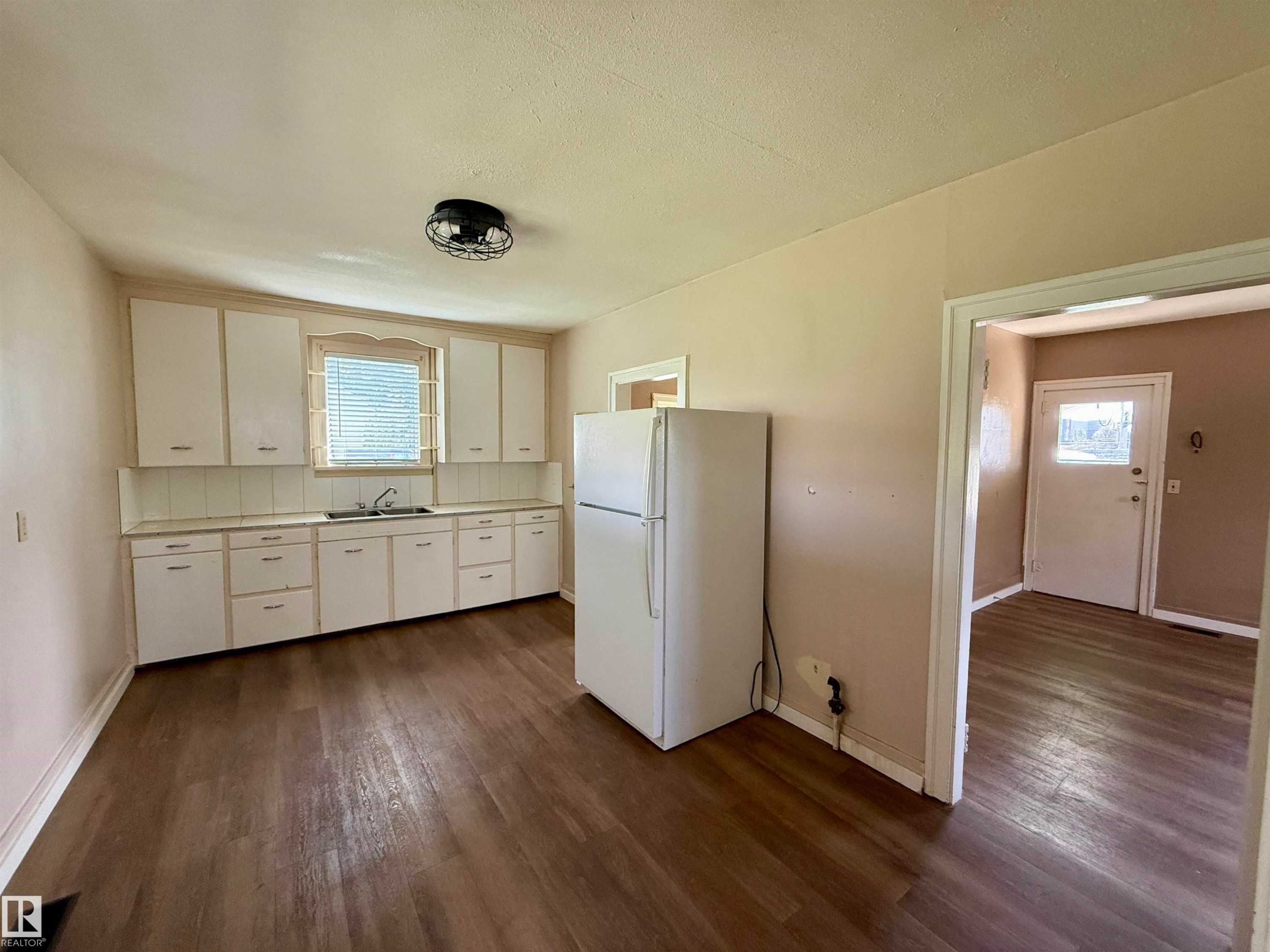 












4917 47 Avenue

,
Stony Plain,




AB
T7Z 1L7

