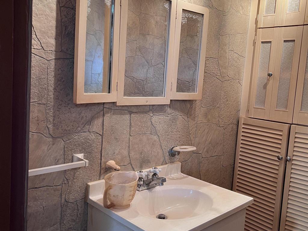 












5208 51ST Street

,
Strome,




AB
T0B 4H0

