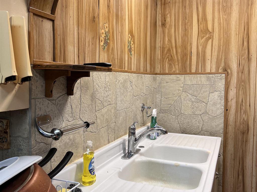 












5208 51ST Street

,
Strome,




AB
T0B 4H0

