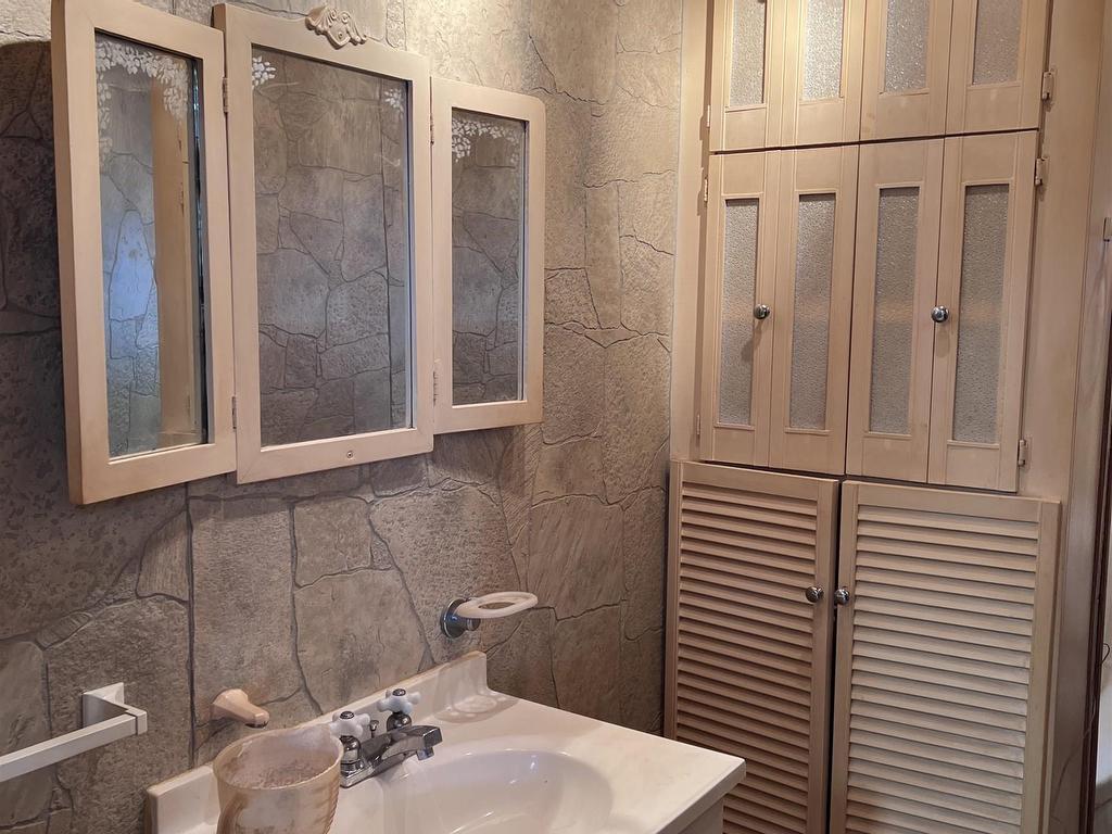












5208 51ST Street

,
Strome,




AB
T0B 4H0

