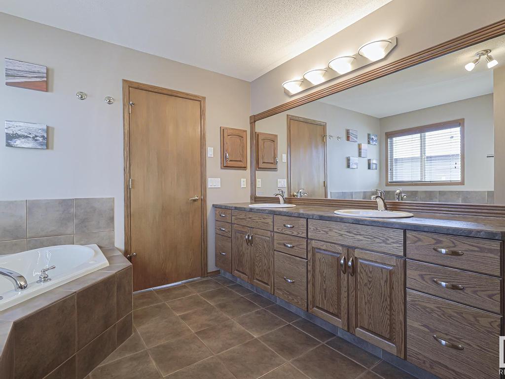 












192 REICHERT Drive

,
Beaumont,




AB
T4X 0B9

