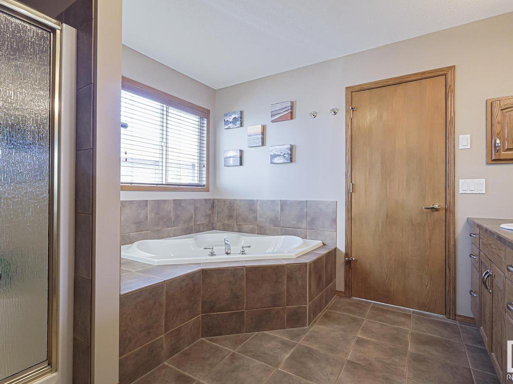 












192 REICHERT Drive

,
Beaumont,




AB
T4X 0B9

