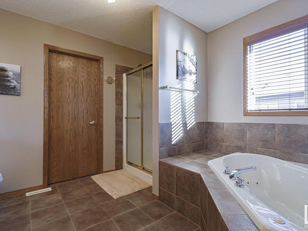 












192 REICHERT Drive

,
Beaumont,




AB
T4X 0B9

