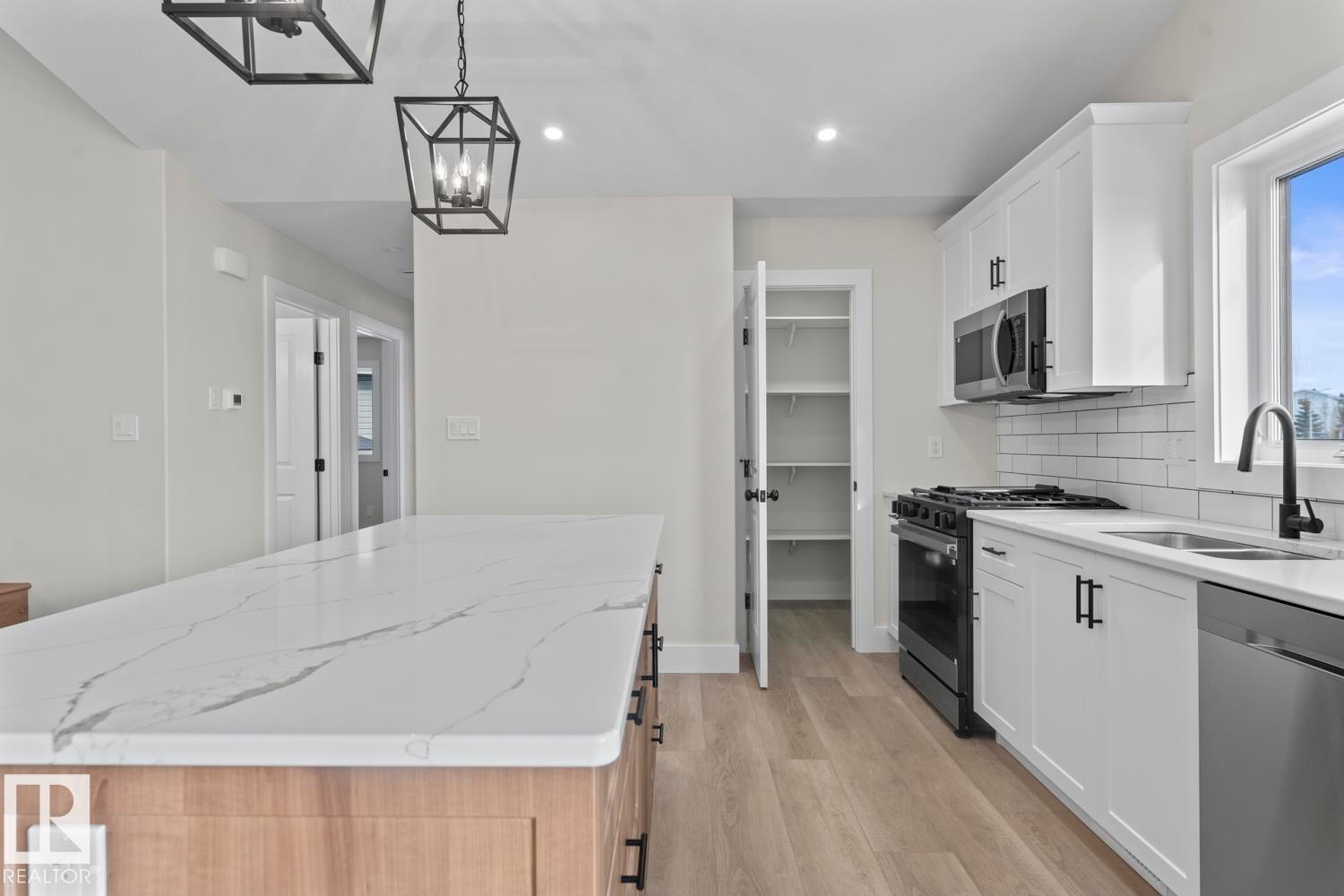












807 Schooner Drive

,
Cold Lake,




AB
T9M 0L7

