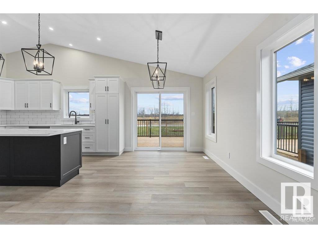 












428 Lakewood Way

,
Cold Lake,




AB
T9M 0K7


