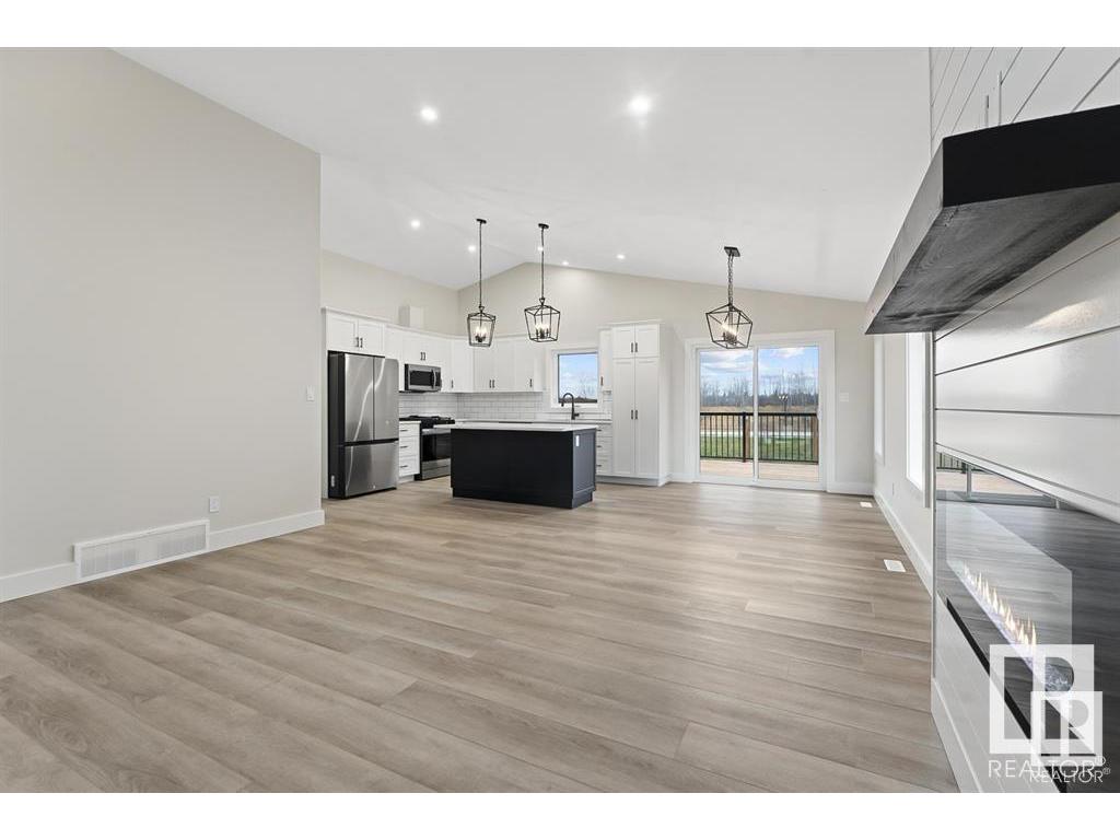 












428 Lakewood Way

,
Cold Lake,




AB
T9M 0K7

