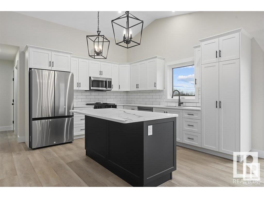 












428 Lakewood Way

,
Cold Lake,




AB
T9M 0K7

