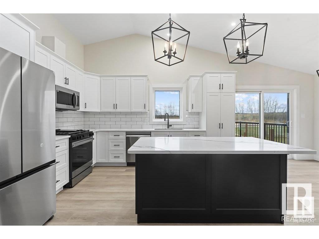 












428 Lakewood Way

,
Cold Lake,




AB
T9M 0K7

