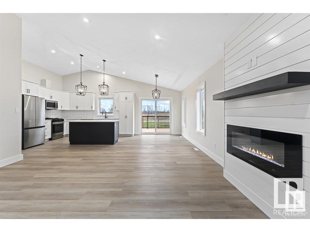 












428 Lakewood Way

,
Cold Lake,




AB
T9M 0K7

