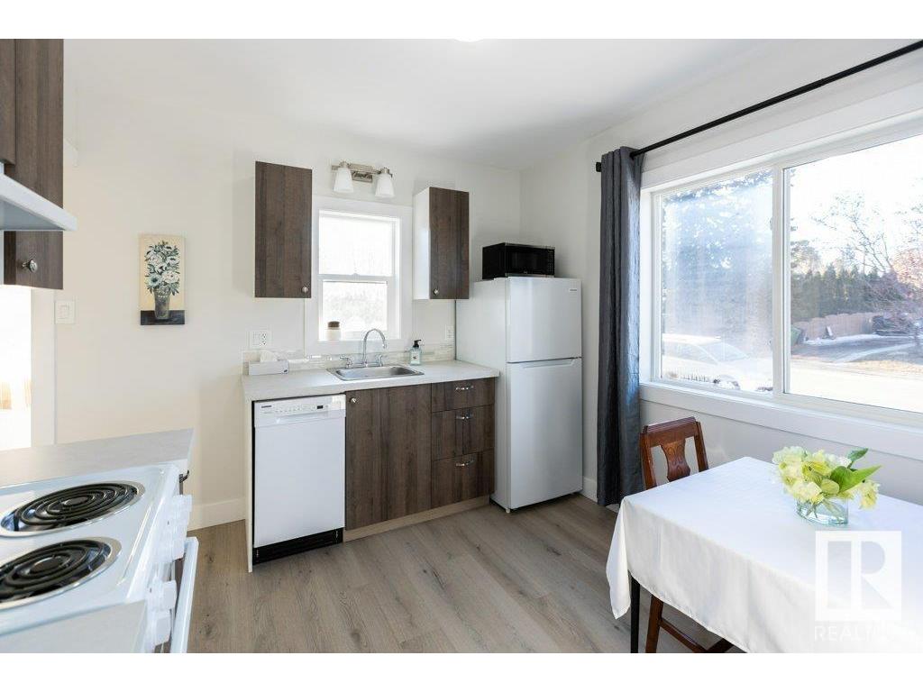 












10123 104 Street

,
Westlock,




AB
T7P 1V3

