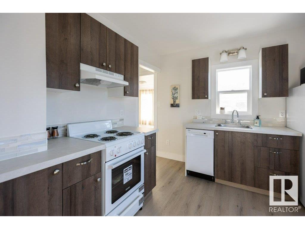 












10123 104 Street

,
Westlock,




AB
T7P 1V3

