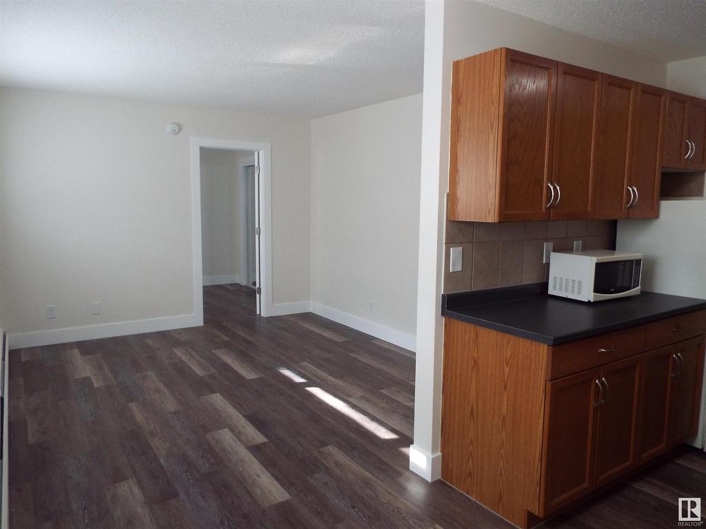 












2 10726 84 Avenue

,
Edmonton,




AB
T6E 2H9

