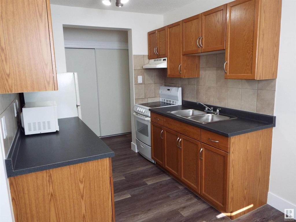 












2 10726 84 Avenue

,
Edmonton,




AB
T6E 2H9

