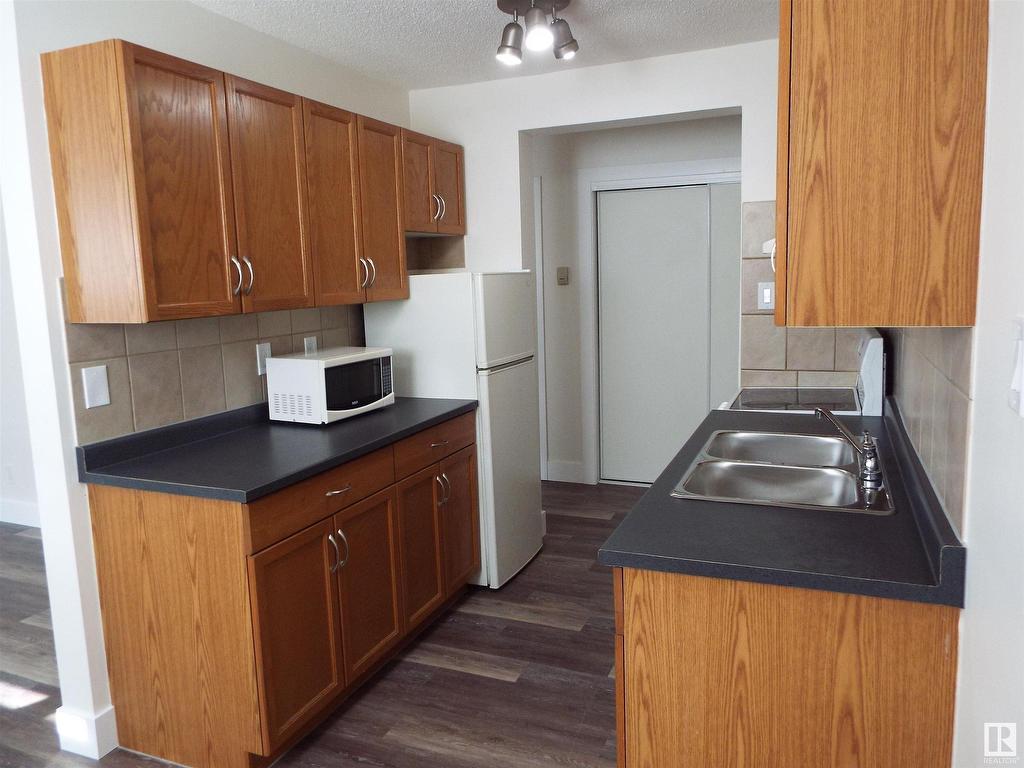 












2 10726 84 Avenue

,
Edmonton,




AB
T6E 2H9

