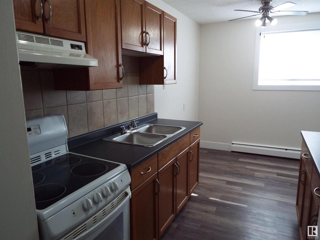 












2 10726 84 Avenue

,
Edmonton,




AB
T6E 2H9

