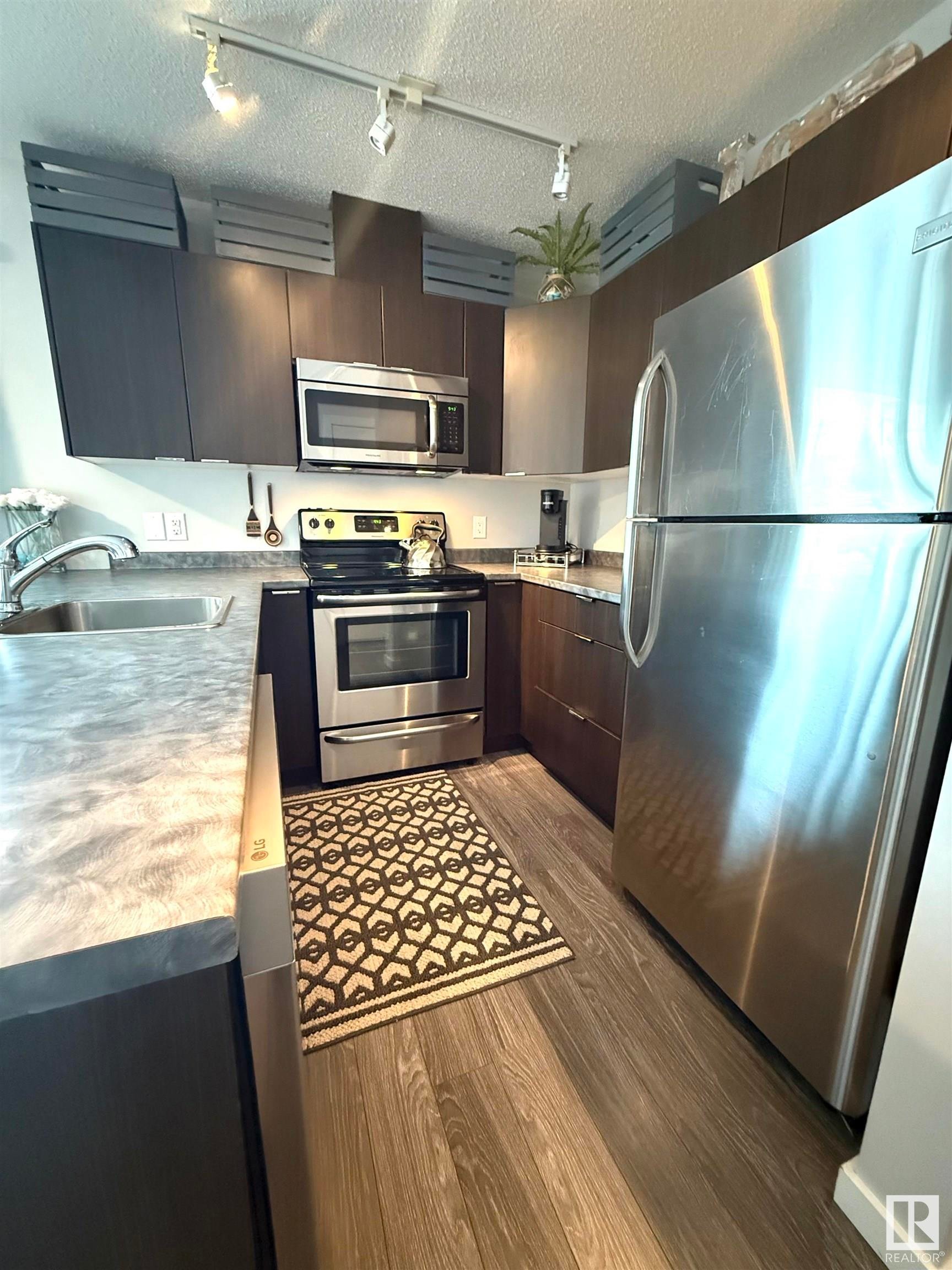 












217 610 Calahoo Road

,
Spruce Grove,




AB
T7X 2A7

