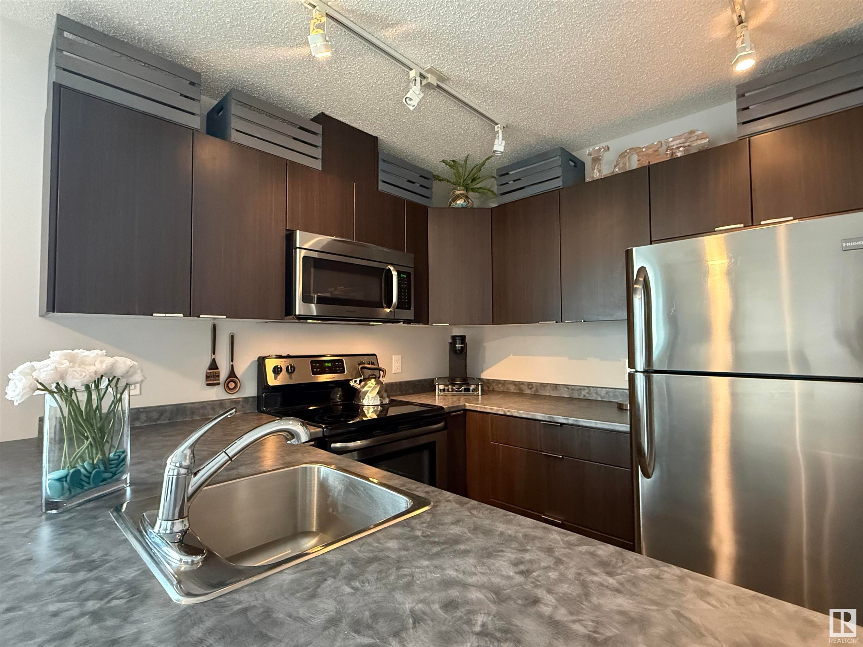 












217 610 Calahoo Road

,
Spruce Grove,




AB
T7X 2A7

