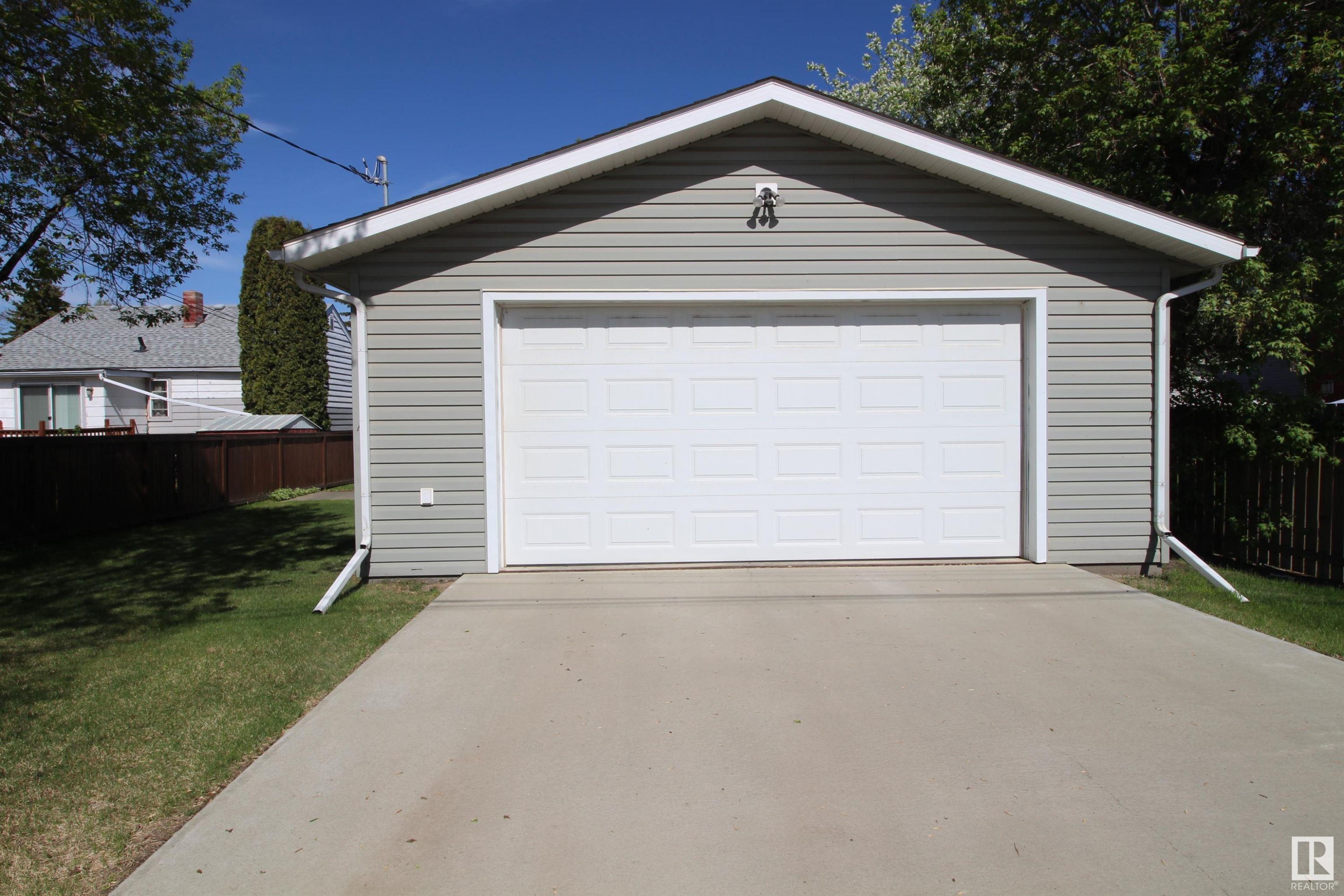 












9915 104 Street

,
Westlock,




AB
T7P 1T3


