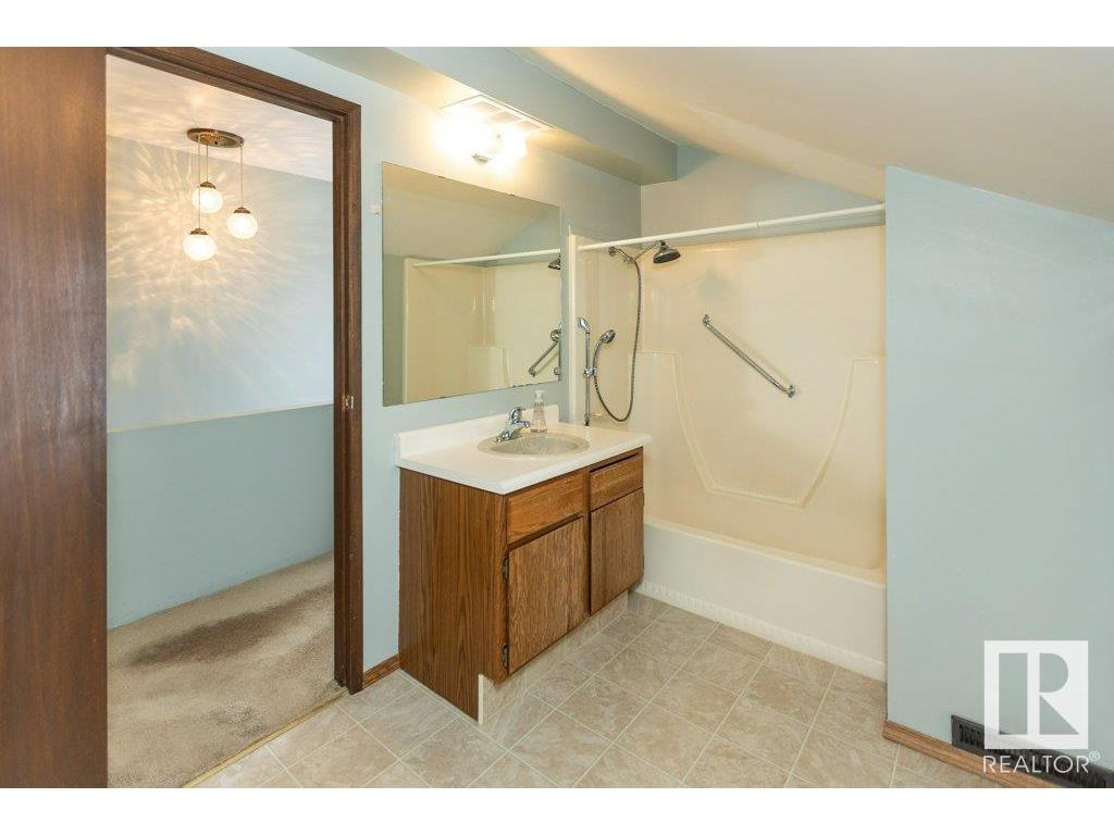 












9915 104 Street

,
Westlock,




AB
T7P 1T3


